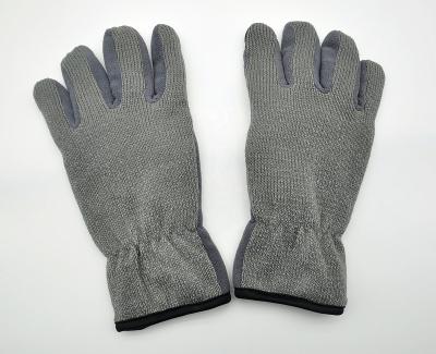 China Winter OEM Custom Knitting Reflective  Mittens with Custom Logo with Touch Screen Function for sale