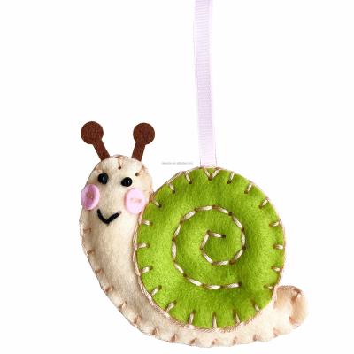 China DIY Educational NONE-TOXIC KIT ECO-FRIENDLY FELT ANIMAL SNAIL READY FOR STITCH TO LEARN TO SEW ART AND CRAFTING FOR KIDS for sale