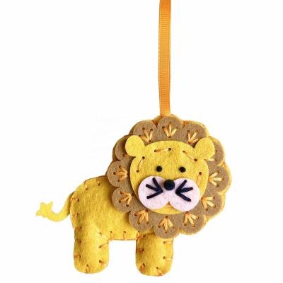 China Educational NONE-TOXIC KIT ECO-FRIENDLY ANIMAL LION FELT DIY READY FOR STITCH TO LEARN TO SEW ART AND CRAFTING FOR KIDS for sale