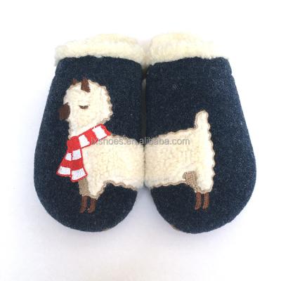 China Cartoon Nice Soft Winter Fur Warm Slippers Cushioning Comfort Wool Blend Embroidery Ladies Bedroom Home Slippers for sale