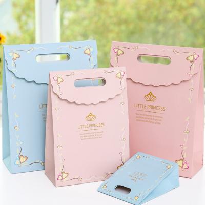 China High Quality Recyclable Cute Tan Paper Pink Blue Reusable Festival Wedding Favor Gift Packaging Bag With Die Cut Handle for sale