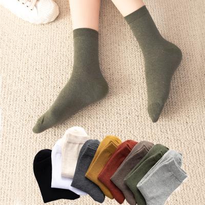 China Pure thick women's socks autumn and winter cotton QUICK DRY women's socks retro in black and white Midi cotton tube women's socks for sale