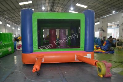 China Parque de atracciones inflable incombustible de la casa inflable gigante de la despedida en venta