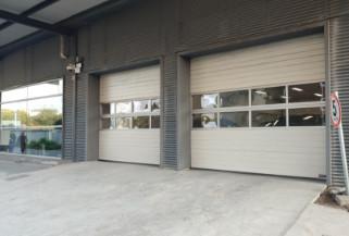 Chine Porte de garage sectionnelle haute hauteur moderne robuste et durable à vendre