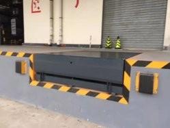 China Energy Efficient Hydraulic Dock Leveler For Smooth Loading Operations for sale