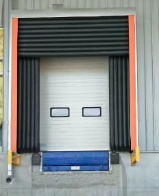 China Dynamic Load 6800kg/ Static Load 13600kg Loading Bay Dock Levellers With Antiskid Pattern Steel Plate Of Baosteel for sale