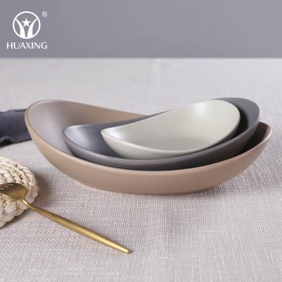 China Good Sustainable Sale Ceramic Porcelain Oval Dish In Matte Colors for sale