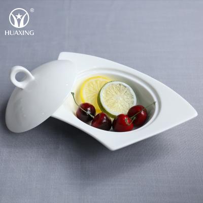 China Sustainable Wholesale Microwave Safety Bowls Fan Shaped Porcelain Dish Deep Bowl Soup Mug With Lid for sale