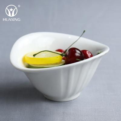 China Sustainable High Quality Ceramic Mixing Bowl Salad Shell Bowl For Hotel for sale