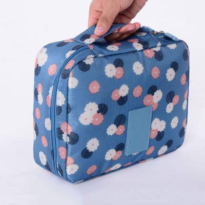 China Fashion Ripstop Polyester Makeup Brush Bag Organizer Travel Cosmetic Kit Train Portable Toiletry Case for sale