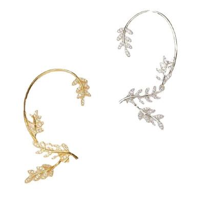 China Glitter Cute Diamond Wing Ear Clip For Women Non-pierced, Simple And Cool Ear Cuff With 2023 New Style High-end Sense Conch, And Ca for sale