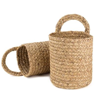 China Multifunctional Handmade Natural Plants Wholesale Minimalist Low Price Straw Storage Basket for sale