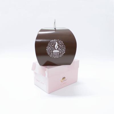 China Biodegradable Custom Brown Mug Cake Packaging Gable Boxes Gift Paper Box With Handle for sale