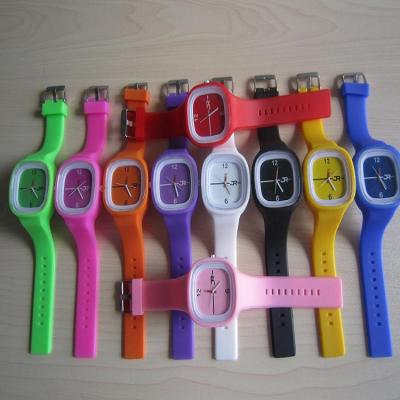 China Small Three Small Three Needle Logo Silicone Band Watch Square Cheap Custom Made Silicon Watches for sale