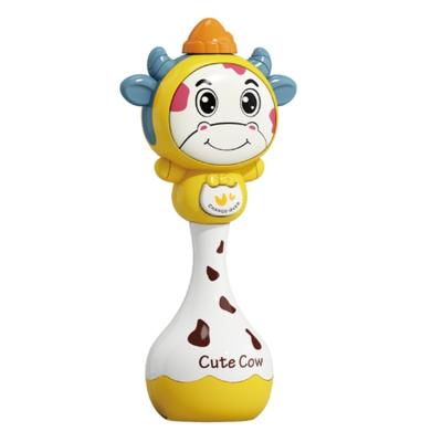 China 2021 Best Selling Cartoon Cow Baby Shake Sticks Musical Toys With Lights Cute Yellow Baby Toys 9.50*6.00*17.80cm for sale