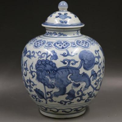 China Stored Hand Painted Chinese Antique Ceramic Blue And White Porcelain Pattern Lion Ginger Jar Home Decoration for sale