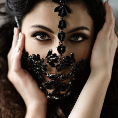 China Hot Selling European and American Style Bling Rhinestone Mask Women Party Body Crystal Mouth Masquerade Face Jewelry Accessories for sale