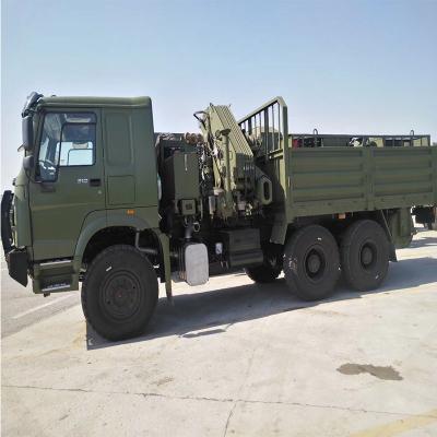 China Military Crane 30T 6*6 Off Road Truck Mounted Heavy Duty TRUCK CRANE SINOTRUK HOWO 6x 6am Troops Truck for sale