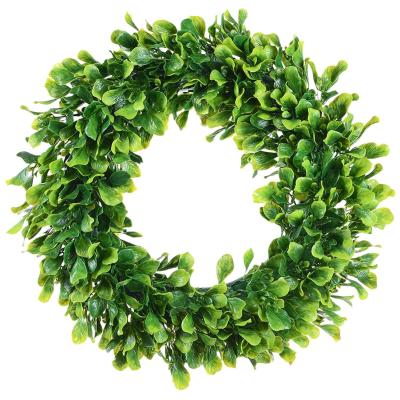 China Artificial Eucalyptus Plastic Home Artificial Evergreen Wreath Spring Green Wreath Decotation Wreath for sale