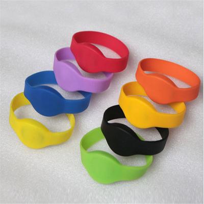 China Waterproof Silicone 125KHz 13.56MHZ RFID Wristband Tag Keyfob Proximity EM4100 Smart Wristband Tag 65mm For Access Control Card 1pcs for sale