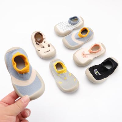 China QUICK DRY Custom Rubber Soft Sole Shoes Kids Sock Baby Running Shoe Sock With Handle for sale