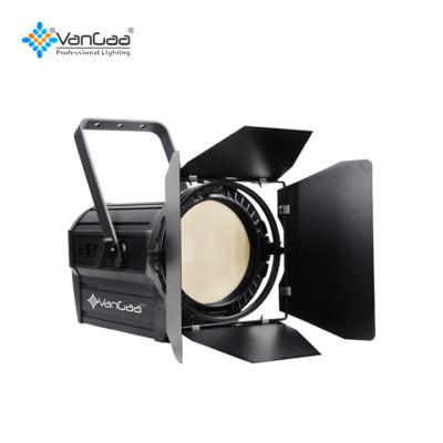 China STUDIO VanGaa 100w Motorized Zoom Cob Projector Lumiere Concert Muont Studio Video Guangzhou Led Spot Light For Teatro for sale