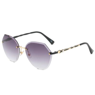 China 2020 fashion sunglasses metal sunglasses china factory direct new latest design fashion luxury sunglasses custom rimless sunglasses for sale