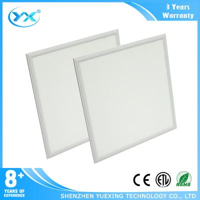 Chine le voyant du plafond LED de lieu de réunion de pouce 24x24 40W refroidissent le blanc à vendre