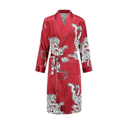 China QUICK DRY Mens Long Robe Men Sheath Long Silky Dragon Print Pajamas Bathrobe Night Robe Satin Kimono Robe for sale