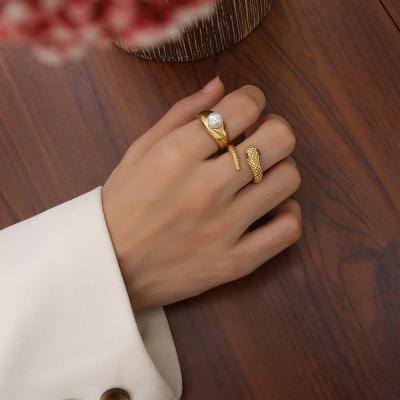 China CLASSIC Tender Fashion Stainless Steel Animal Rings Woman Adjustable Silver Color Green Eye Snake Head Snake Ring for sale