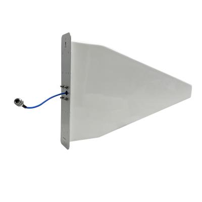 Chine Antenne directionnelle extérieure LPDA imperméable à l'eau 400-7000MHz 550x350x80MM à vendre