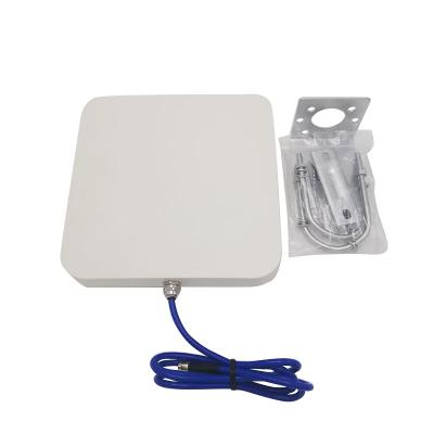 China Antenna de banda ancha ultra de PCB 3700-4200MHz 14 DBi Conector SMA con cable 186x186x28 en venta