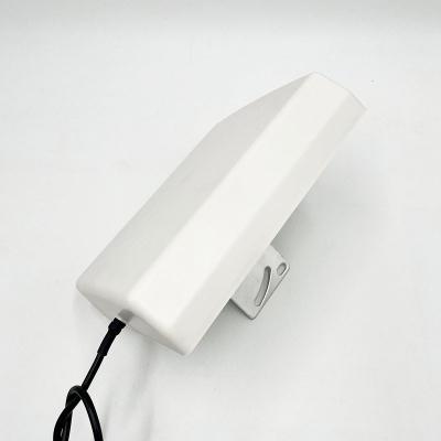 China 800 Mhz Directional Antenna 7dbi Single-Polarization Directive Antenna 210x180x45mm for sale