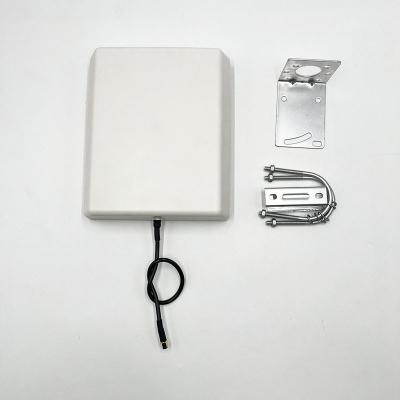 China 500M 3dbi Single-Polarization Directional Antenna For Wifi Router 210x180x45mm for sale