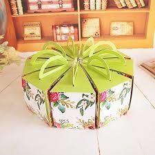 China Recycled Round Decorated Cake Boxes Unique Pretty Personalized UV Coating Printing for sale