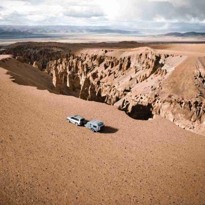 China Campingplatz Karavan Kleiner Wohnwagen Anhänger 180 Grad Markise Leichtgewicht Reisetrailer zu verkaufen