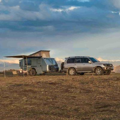 China Überland NJSTAR Reisetrailer Anpassung Off-Road Hybrid Camper Anhänger zu verkaufen