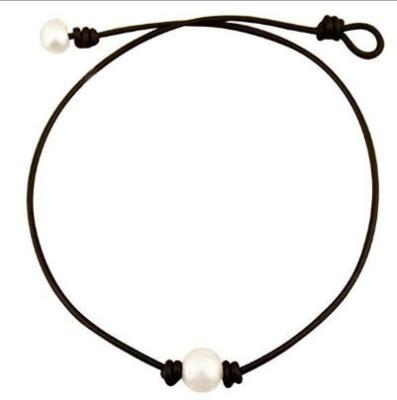 China Black Fashionable Short Leather Rope Ring Neck Band Collar Buckle Freshwater Style Pearl Gothic Pearl Neck Decoration for sale