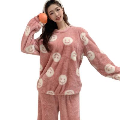 China Hot Home QUICK DRY Coral Smiling Service Face Fleece Suit Women 2021 Autumn And Winter Korean Loose Pajamas Plus Size Fashionable Women for sale