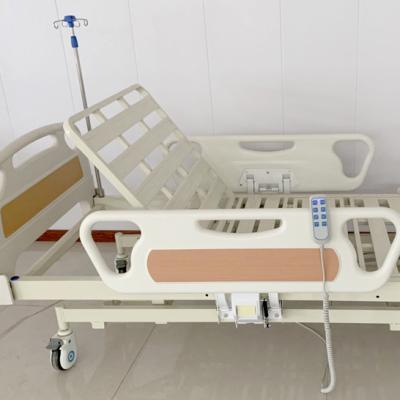 Cina Hospital care bed factory wholesale price ICU triple function electric medical bed electric bed for hospital with big guard board in vendita