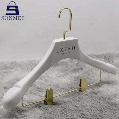 China Durable Fashion Luxury Wooden Hangers With Staples White Wooden Skirt Hanger for sale