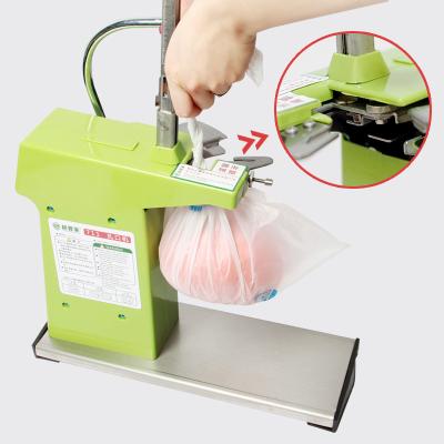 China Food Supermarket 711 Machine U Shaped Aluminum Nails Packaging Machine For Vegetables And Fruits for sale