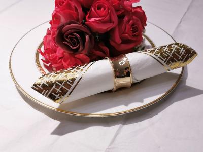 China Beautiful To Use Gold Foil Luxury Napkins Raw Material Is Pure Wood Pulp for sale