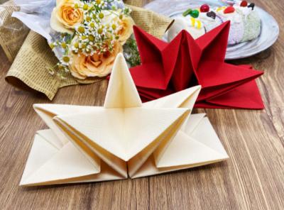 China Guardanapo de papel descartável luxuoso de guardanapo de papel de Airlaid para o banquete de casamento à venda