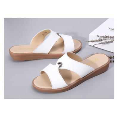 China Fashion Trend Feminine Anti-slippery Outdoor Light Weight Flat Slippers For Women for sale