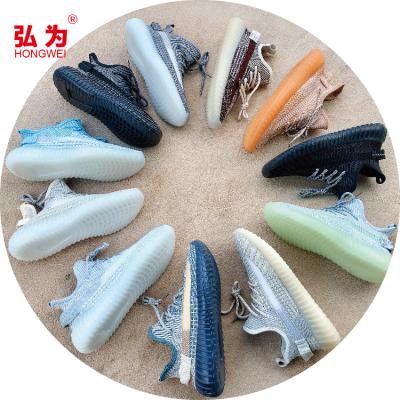 China New Fashion Trend Design Men's Fashion Sneaker Flying Woven Breathable Sports Shoes Men's Sports Shoes YEEYZ Wholesale for sale