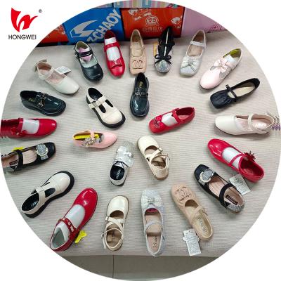 China New Waterproof Pattern Mixed Lovely Party Princess Shoes Flat Crystal Sequined Princess Shoes For Girls for sale