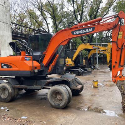 China Original 6 Ton Small Tire Second Hand Excavator Sold At A Low Price For Doushan DX60W Wheeled Excavator 1.9mÂ ³ for sale