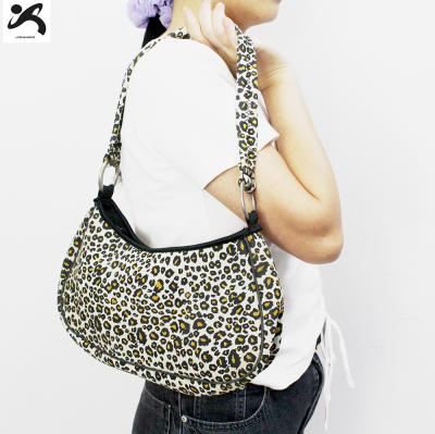 China 2021 New Women's Custom Sports Big Large Indonesia Narrow Purchasing Leopard Oversized Waterproof Handled Tote Bag Huge Pattern for sale