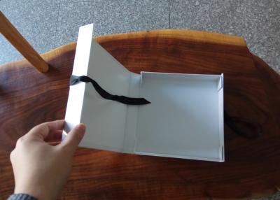 China White Cardboard Presentation Gift Boxes With Lids , Magnet Cover Small Square Gift Boxes for sale